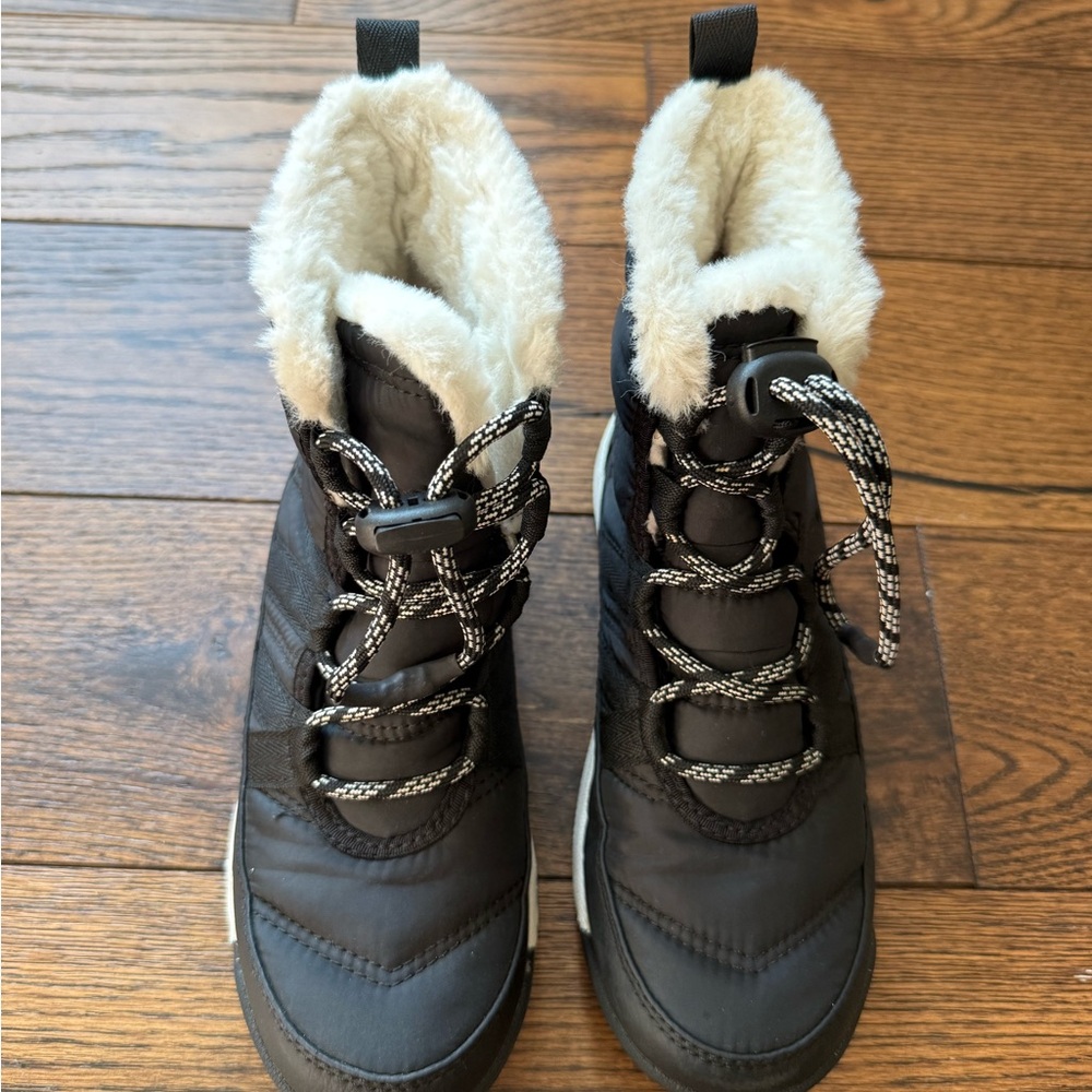 Sorel White and Black Kids Winter Boots Size 1